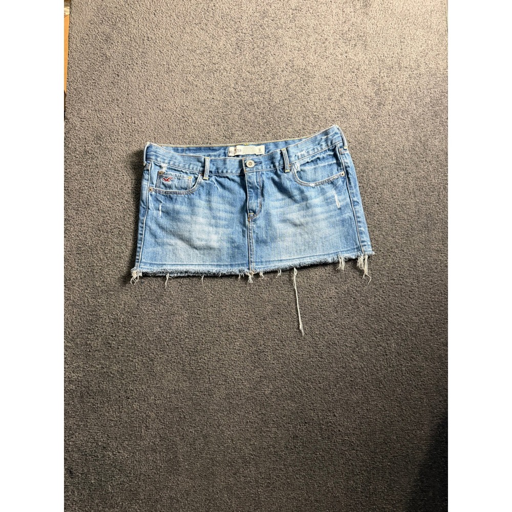 Hollister Low Rise Denim Mini Skirt Medium Wash Frayed Raw Hem Size 11 Y2K